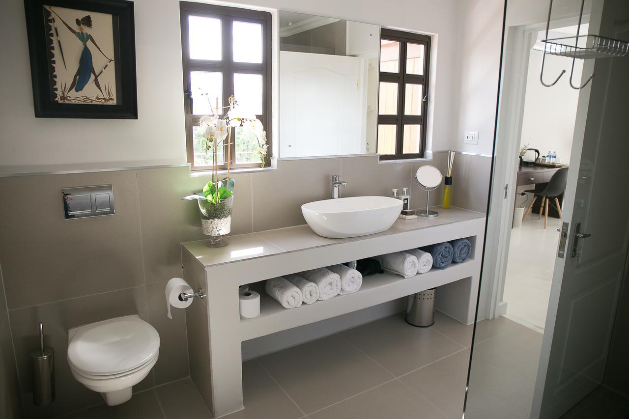 Christofphs Bed & Breakfast Bonnievale Bagian luar foto